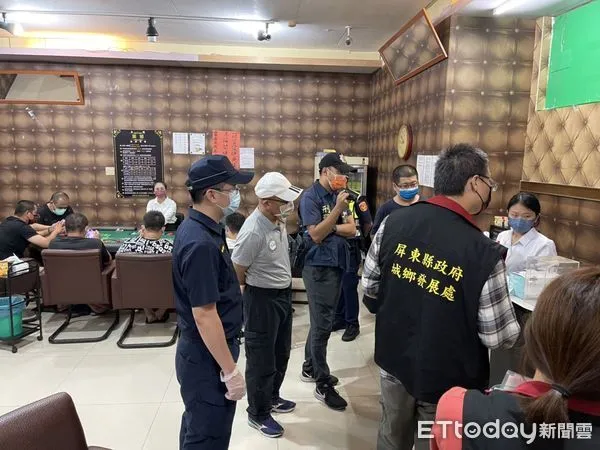 ▲潮州警分局會同縣府相關單位稽查轄內娛樂場所             。（圖／記者陳崑福翻攝，下同）