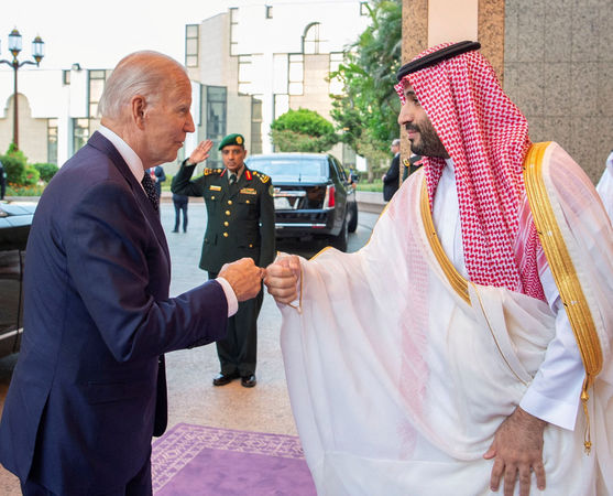 ▲▼拜登訪問沙烏地阿拉伯與王儲穆罕默德．沙爾曼（Mohammed bin Salman）會面。（圖／路透）