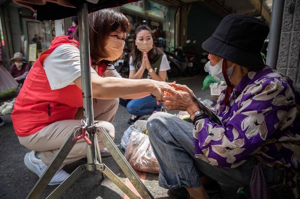 ▲▼民進黨新竹市長參選人沈慧虹掃街拜票。（圖／沈慧虹競辦提供）
