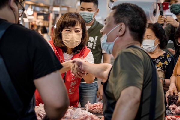 ▲▼民進黨新竹市長參選人沈慧虹掃街拜票。（圖／沈慧虹競辦提供）