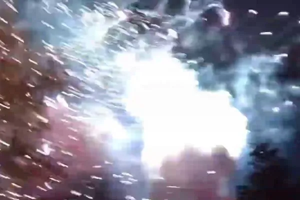 ▲▼法國國慶「巴士底日」（Bastille Day）為每年的7月14日，西部城鎮紹萊（Cholet）卻發生恐怖煙火意外。（圖／翻攝自YouTube／EU Top News）