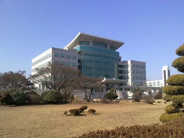 ▲▼南韓仁川大學驚傳性侵命案　受害女學生赤裸墜樓亡。（圖／翻攝自維基百科）