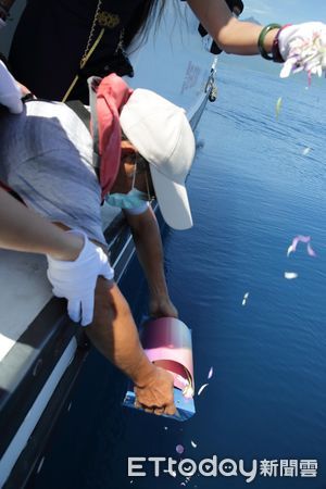 ▲美麗鯨豚現身送行。（圖／花蓮縣政府提供，下同）