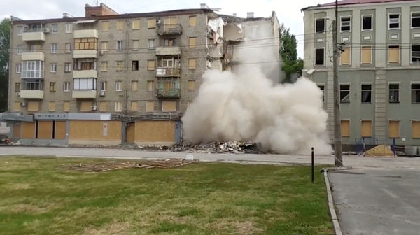 ▲▼ 烏克蘭哈爾科夫地區城鎮楚威夫（Chuhuiv）遭受襲擊。（圖／路透）