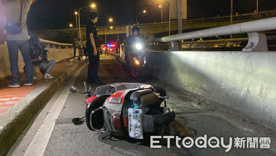 秀朗橋機車道死亡車禍！女騎士自撞分隔島　頭部重創不治