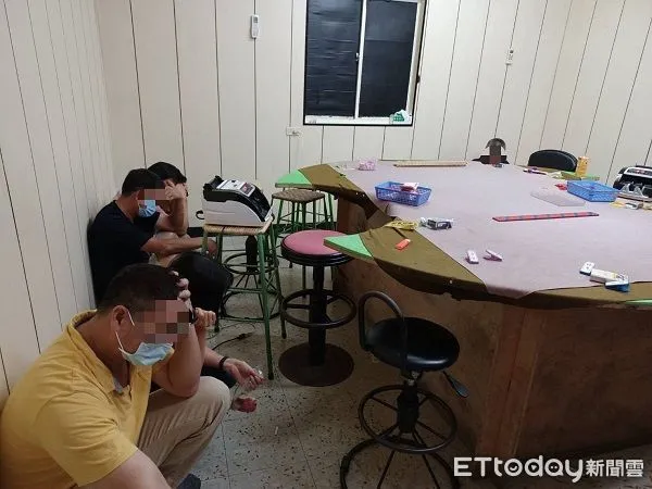 ▲▼查獲賭場監視器及賭客。（圖／楊梅警分局提供）