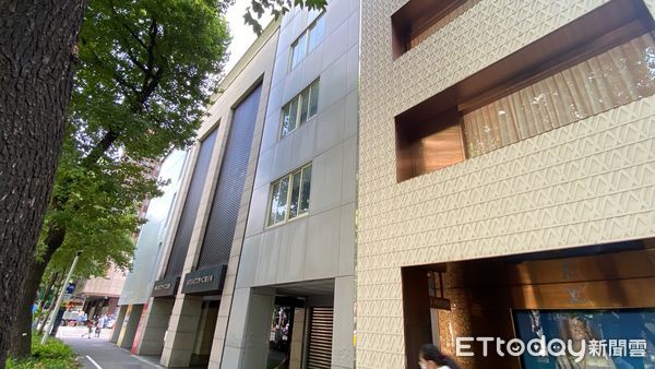 ▲▼位於中山北路二段晶華商圈金店面（圖中灰色建物），近期於法拍市場以總價1.8億元拍出。店面,空租,晶華商圈,透天,（圖／記者賴志昶攝）