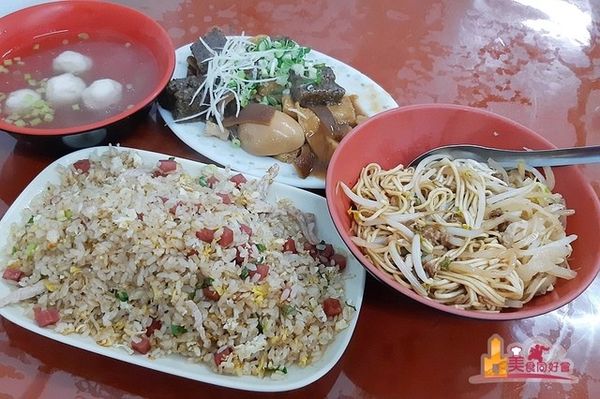 當地人愛吃！高雄銅板價地方小吃、50元肉燥榨菜麵飄香半世紀