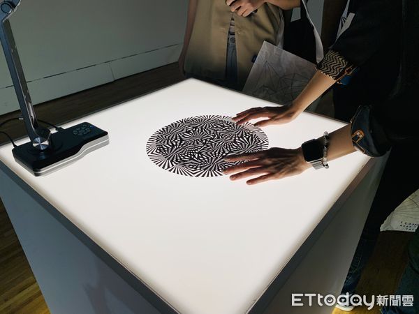 ▲▼藝術家野老朝雄首度來台舉行個人展覽，「野老朝雄 CONNET連結」展現幾何藝術魅力。（圖／記者林育綾攝）