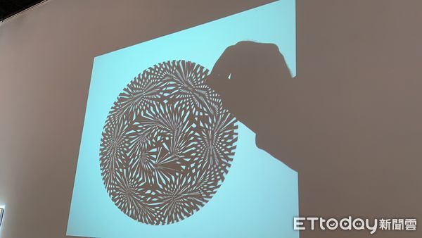 ▲▼藝術家野老朝雄首度來台舉行個人展覽，「野老朝雄 CONNET連結」展現幾何藝術魅力。（圖／記者林育綾攝）