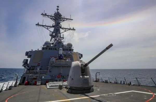 ▲▼美國第七艦隊伯克級飛彈驅逐艦「班福特號」號（USS Benfold DDG-65）。（圖／取自第七艦隊官網）