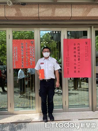 ▲台南市義消救護中隊周雅恩及楊富巖，獲選為2022年度全國救護志工菁英，其中周雅恩更難能可貴獲得全國第一名救護志工菁英楷模之殊榮。（圖／記者林悅翻攝，下同）