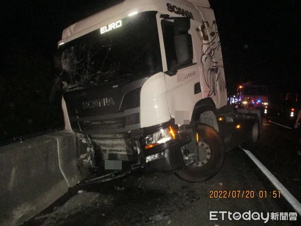 ▲▼國道岡山路段車禍。             。（圖／記者陳宏瑞攝）