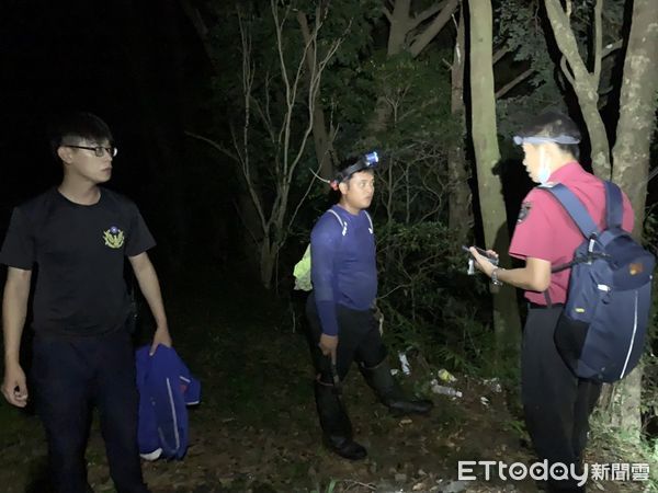 ▲枋寮警分局歸崇派出所警員梁棠碩會同春日消防分隊消防、義消人員順利找到吳男             。（圖／記者陳崑福翻攝，下同）