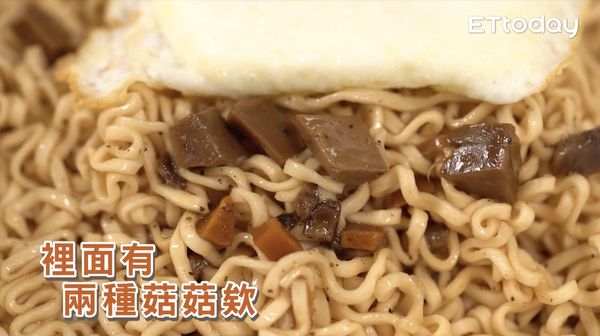 ▲▼料理之王,味丹乾麵王,宵夜,鐵板麵,味丹,7eleven,泰國,出國,乾麵王,打拋豬。（圖／翻攝自影片）