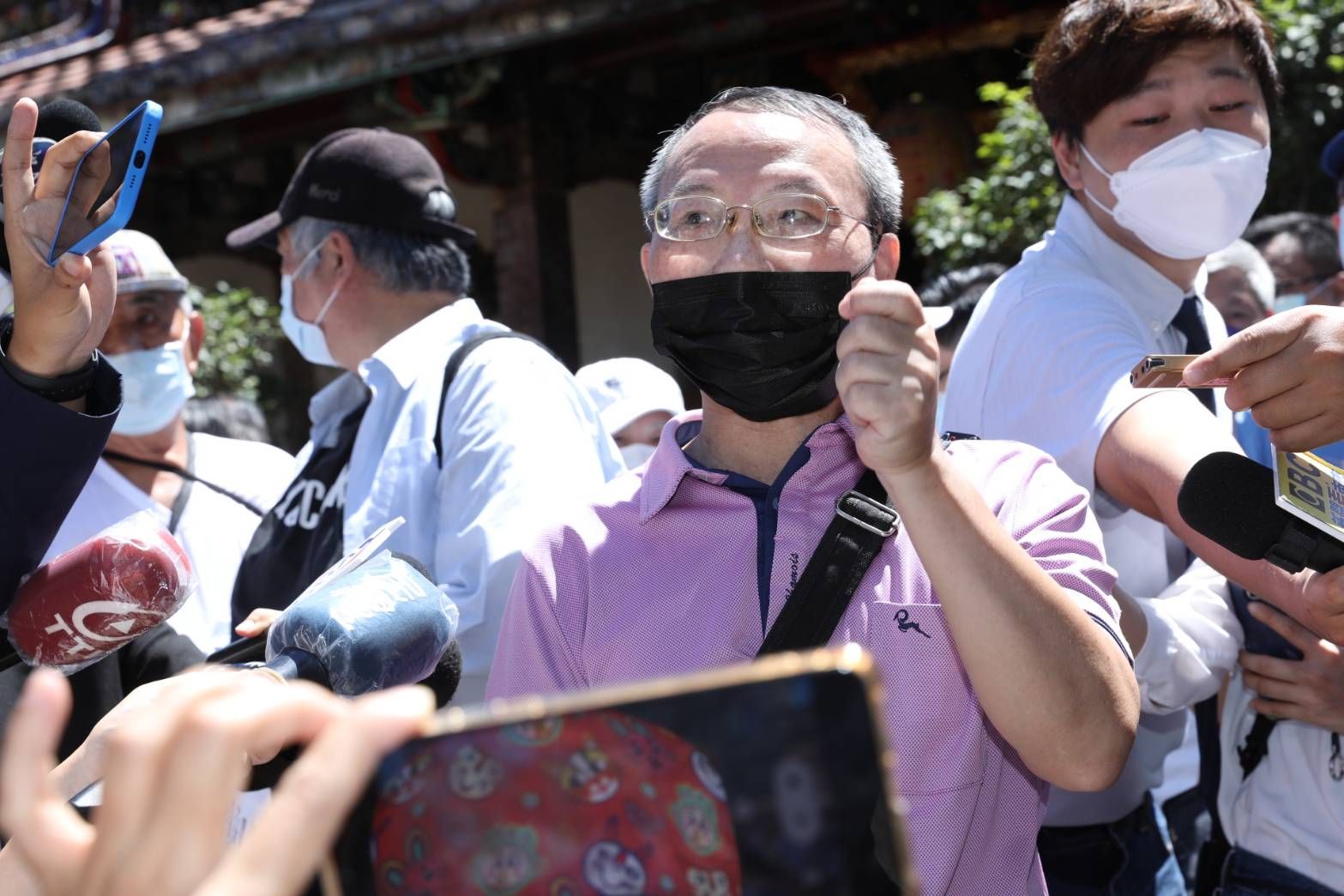 ▲▼陳時中前往台北保安宮參香祈福，陳男再度陳情。（圖／記者黃克翔攝）