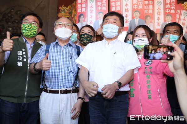 ▲▼陳時中前往台北保安宮參香祈福。（圖／記者黃克翔攝）