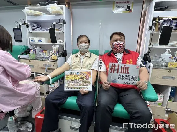 ▲台南市消防局及台南市消防之友會理事長許叙超相挺響應捐血，號召警義消人員捐血。（圖／記者林悅翻攝，下同）