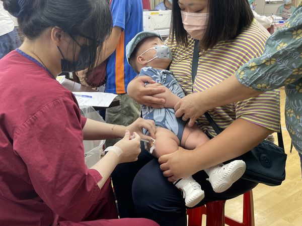 北市幼兒施打疫苗。（圖／台北市衛生局提供）