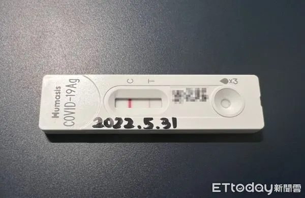 ▲▼ 自行快篩,視訊確診,快篩兩條線（圖／記者劉維榛攝）