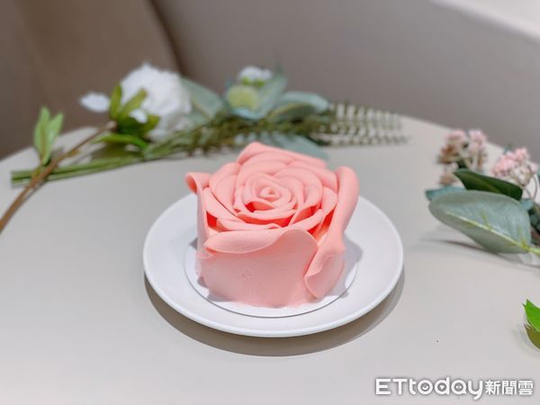 ▲▼BAC情人節限定「玫瑰女王」蛋糕。（圖／記者蕭筠攝）