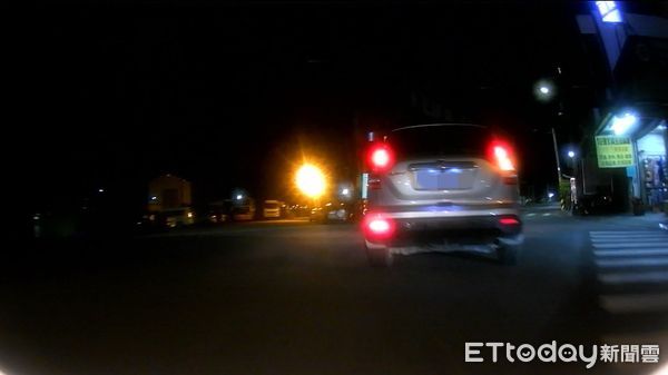 ▲台南市警三分局土城派出所，在安南區公學路4段取締自小客車駕駛未依規定繫安全帶時，意外查獲駕駛廖姓男子係竊盜通緝犯，立即逮捕解送歸案。（圖／記者林悅翻攝，下同）