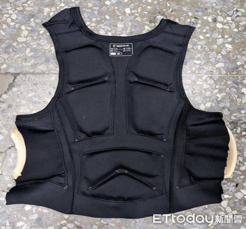 ▲▼橋頭地檢署救生衣             。（圖／記者陳宏瑞攝）