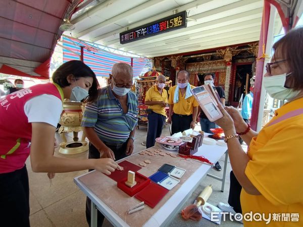 ▲台南安平妙壽宮也全力協助做16歲活動，辦理「五行香符取材科儀」，並進行製作安平壼香符DIY。（圖／記者林悅翻攝，下同）