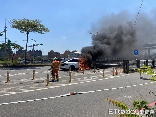 ▲▼林志穎撞車畫面。（圖／記者沈繼昌翻攝）