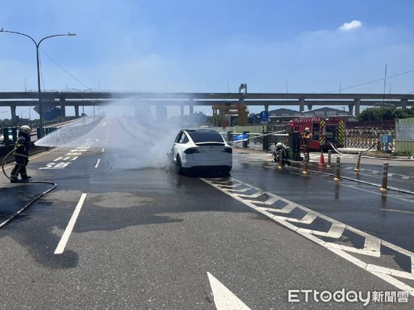 ▲▼林志穎撞車畫面。（圖／記者沈繼昌翻攝）