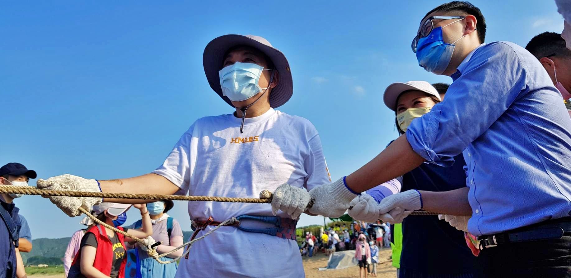 ▲傳統捕魚技法重現！北海岸百人牽罟 侯友宜：帶動觀光人潮。（圖／新北市政府提供）