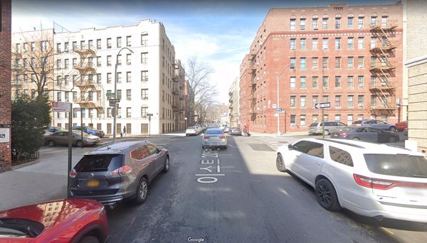 ▲▼35歲男子在紐約布朗士區迪凱特大道的車上，慘遭19歲兇嫌持刀捅死。（圖／翻攝自Google Map）
