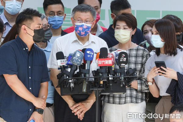 ▲台北市長柯文哲、副市長黃珊珊出席線形公園巡禮。（圖／記者林敬旻攝）