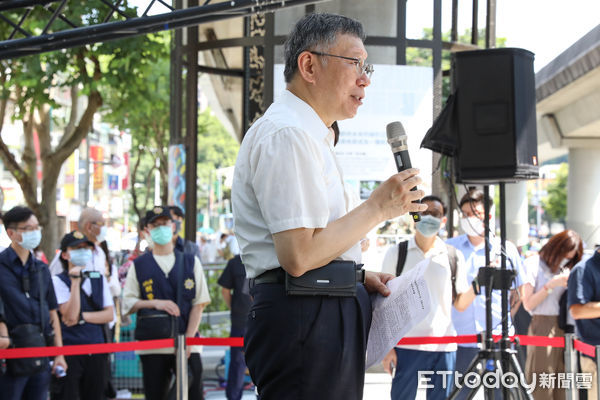 ▲台北市長柯文哲出席線形公園巡禮。（圖／記者林敬旻攝）