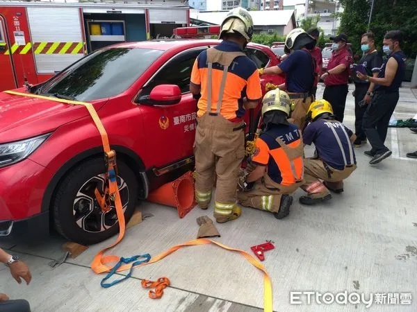 ▲台南市消防局第六大隊7月底開始，針對轄內7個分隊進行強化消防人員救災技能訓練及測驗。（圖／記者林悅翻攝，下同）