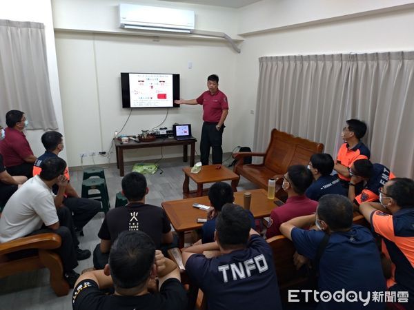 ▲台南市消防局第六大隊7月底開始，針對轄內7個分隊進行強化消防人員救災技能訓練及測驗。（圖／記者林悅翻攝，下同）