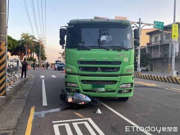 ▲▼台中砂石車、機車碰撞1死1傷　騎士遭爆頭當場身亡　。（圖／記者許權毅翻攝）