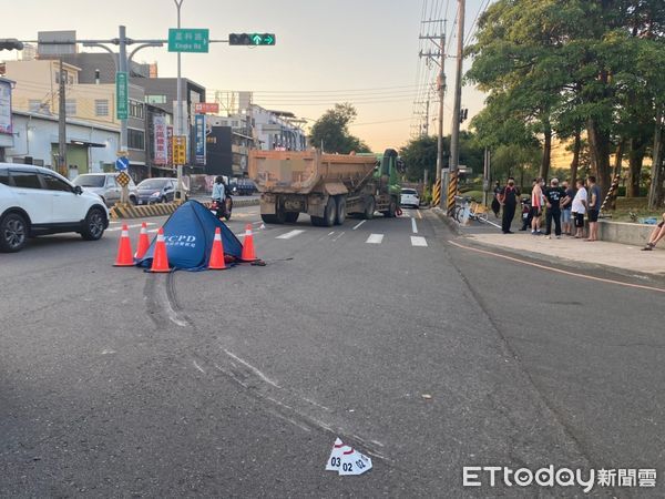 ▲▼台中砂石車、機車碰撞1死1傷　騎士遭爆頭當場身亡　。（圖／記者許權毅翻攝）