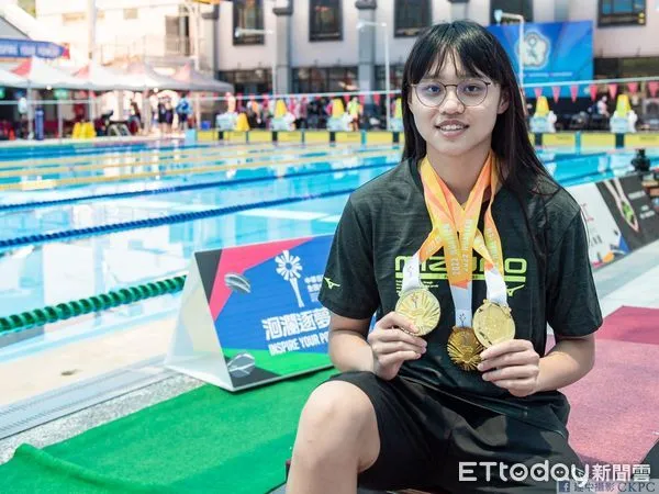 ▲台南市游泳選手李姵萱，在國女組100公尺自由式、200公尺自由式及50公尺仰式，個人勇奪3金，可謂「府城之光」。（圖／記者林悅翻攝，下同）