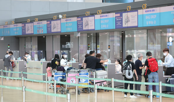 ▲▼25日起，入境南韓24小時內需接受PCR篩檢。圖為仁川國際機場。（圖／達志影像／newscom）
