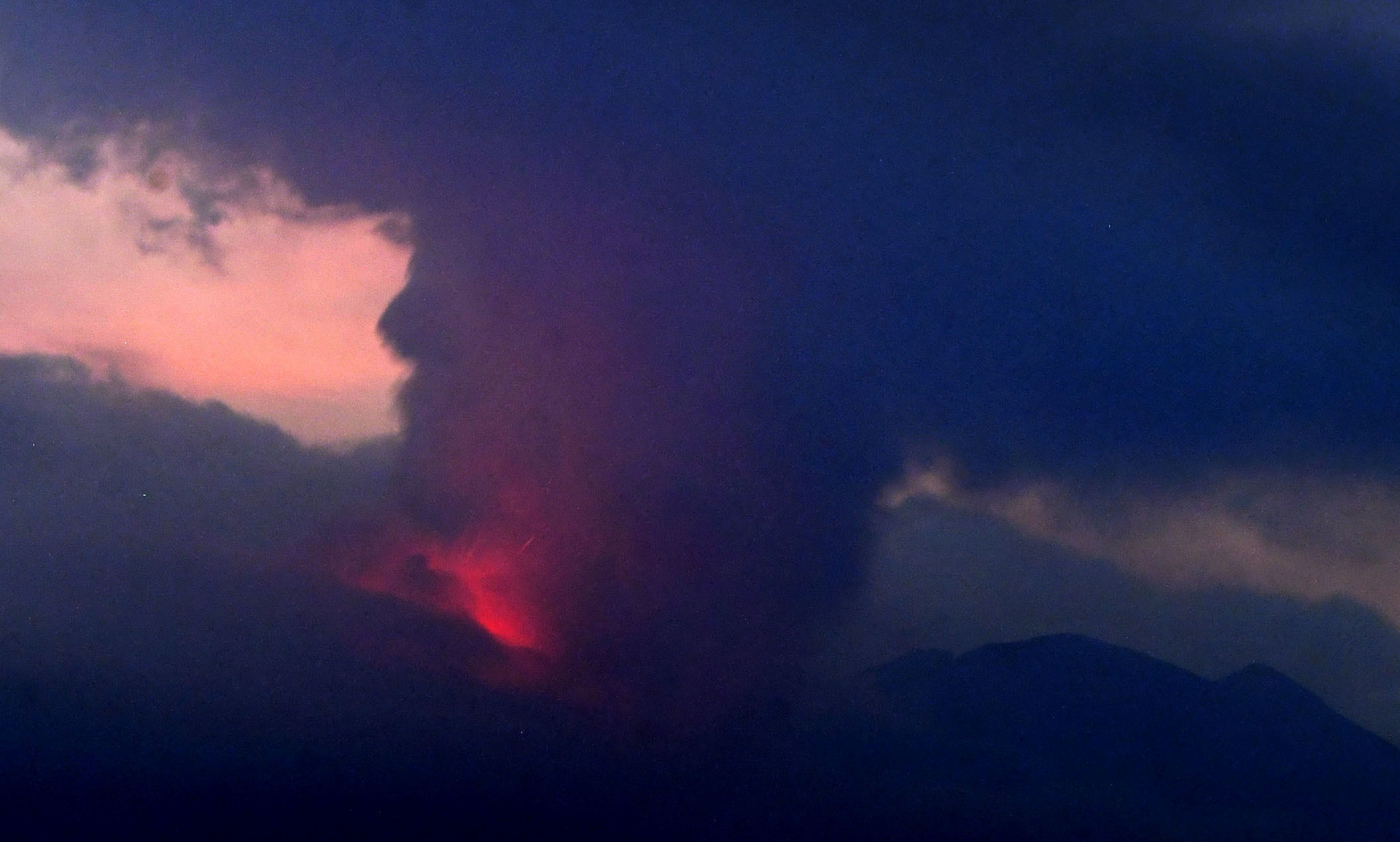 ▲▼日本鹿兒島縣櫻島火山噴發。（圖／路透）