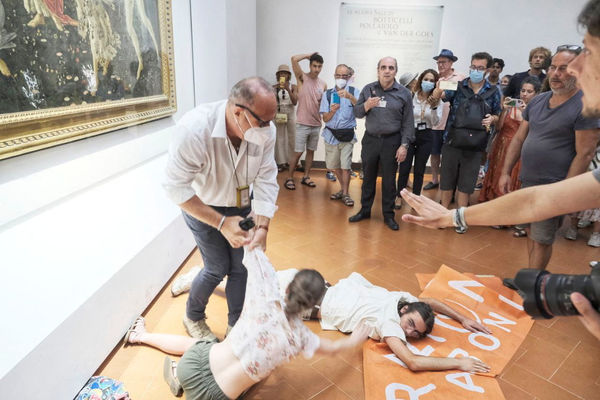 ▲▼義大利文藝復興畫家波提且利（Sandro Botticelli）的名畫《春》險些遭抗議人士破壞。（圖／路透）