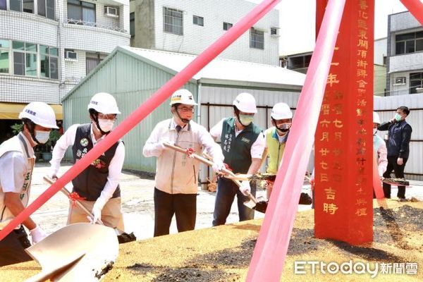 ▲台南善化區東關里活動中心將進行重建，並規劃興建為具多功能的聯合服務中心，25日舉行開工動土儀式，由市長黃偉哲主持。（圖／記者林悅翻攝，下同）