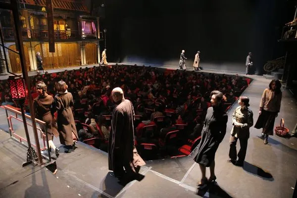 ▲▼8小時的傳奇戲劇，環繞式舞台，台灣劇場最高成就代表作之一《如夢之夢》再度登上舞台。（圖／國家兩廳院）