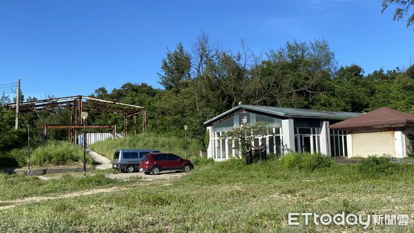 ▲▼金門著名彎月形沙灘溪邊海水浴場 遊客抱怨環境髒亂太噁心。（圖／記者林名揚翻攝）