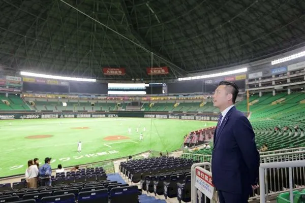 ▲　新竹市長林智堅訪福岡雅虎巨蛋棒球場，作為新竹市立棒球場重生的參考。（圖／新竹市府提供）