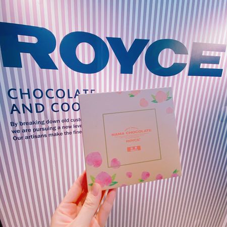 ▲▼助攻七夕情人節，北海道巧克力第一品牌ROYCE’首度在台引進有「日本桃之元祖」之稱頂級「白桃生巧克力」。（圖／業者提供）