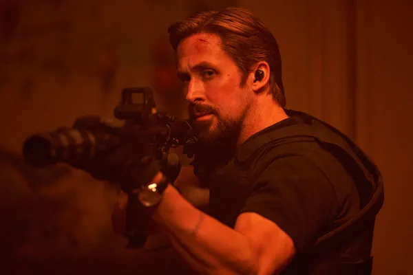 ▲▼萊恩葛斯林（Ryan Gosling）《芭比》演出肯尼，也在《灰影人》演特工。（圖／Netflix提供、劇照）