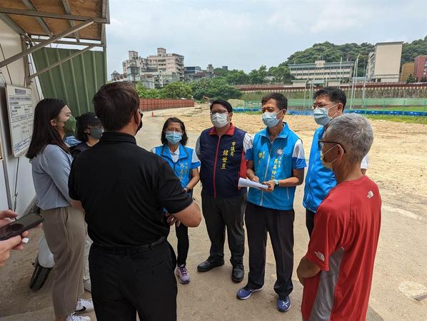 ▲▼基隆4億田徑場重建延宕。（圖／翻攝呂美玲、韓世昱臉書）