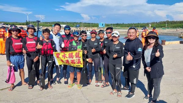 ▲▼龍舟勇渡黑水溝 近10小時完成嘉義到澎湖創舉。（圖／翻攝王宣貿臉書）